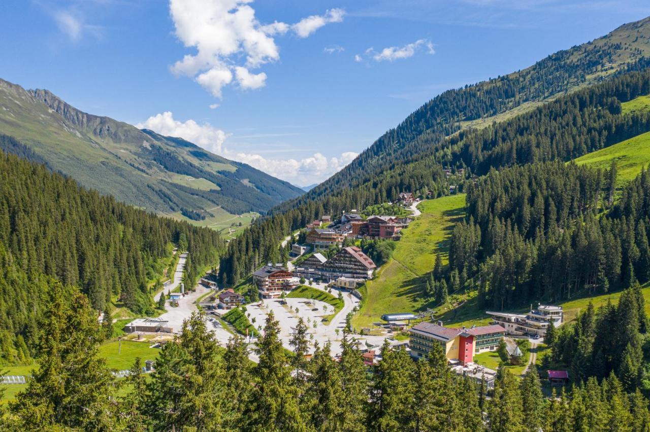 Hotel Almhof Hochfügen Eksteriør billede