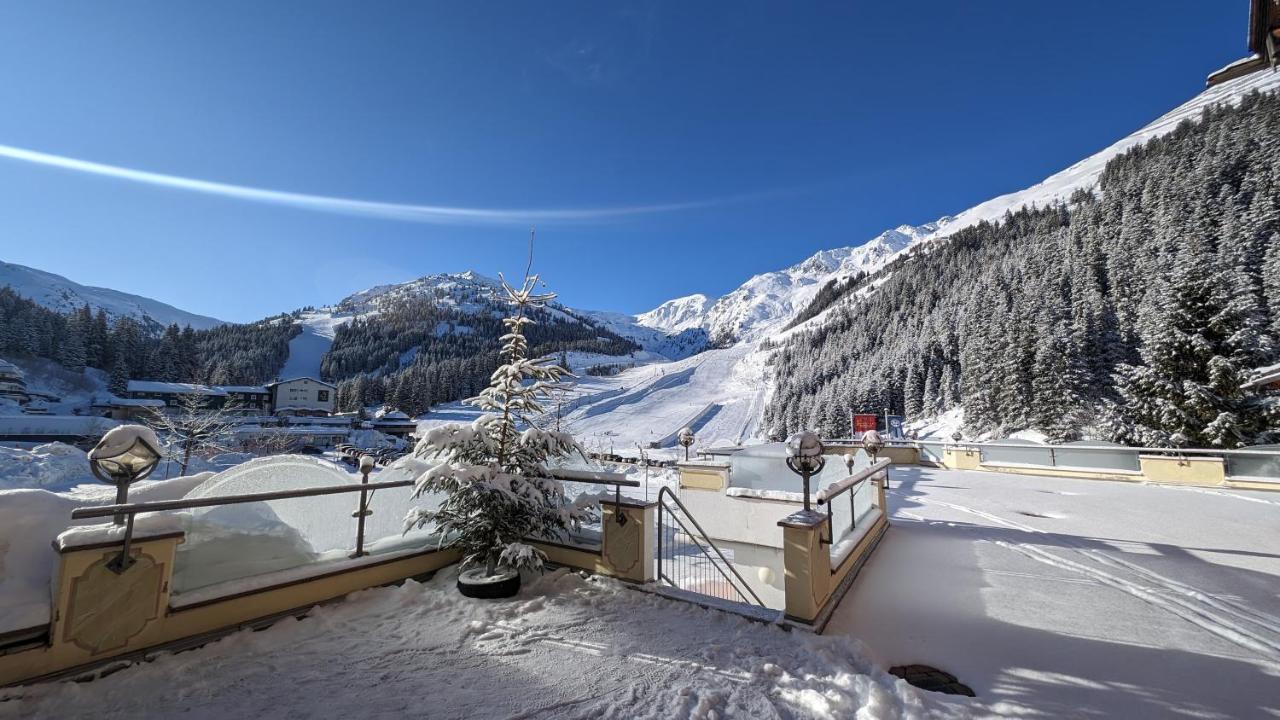 Hotel Almhof Hochfügen Eksteriør billede