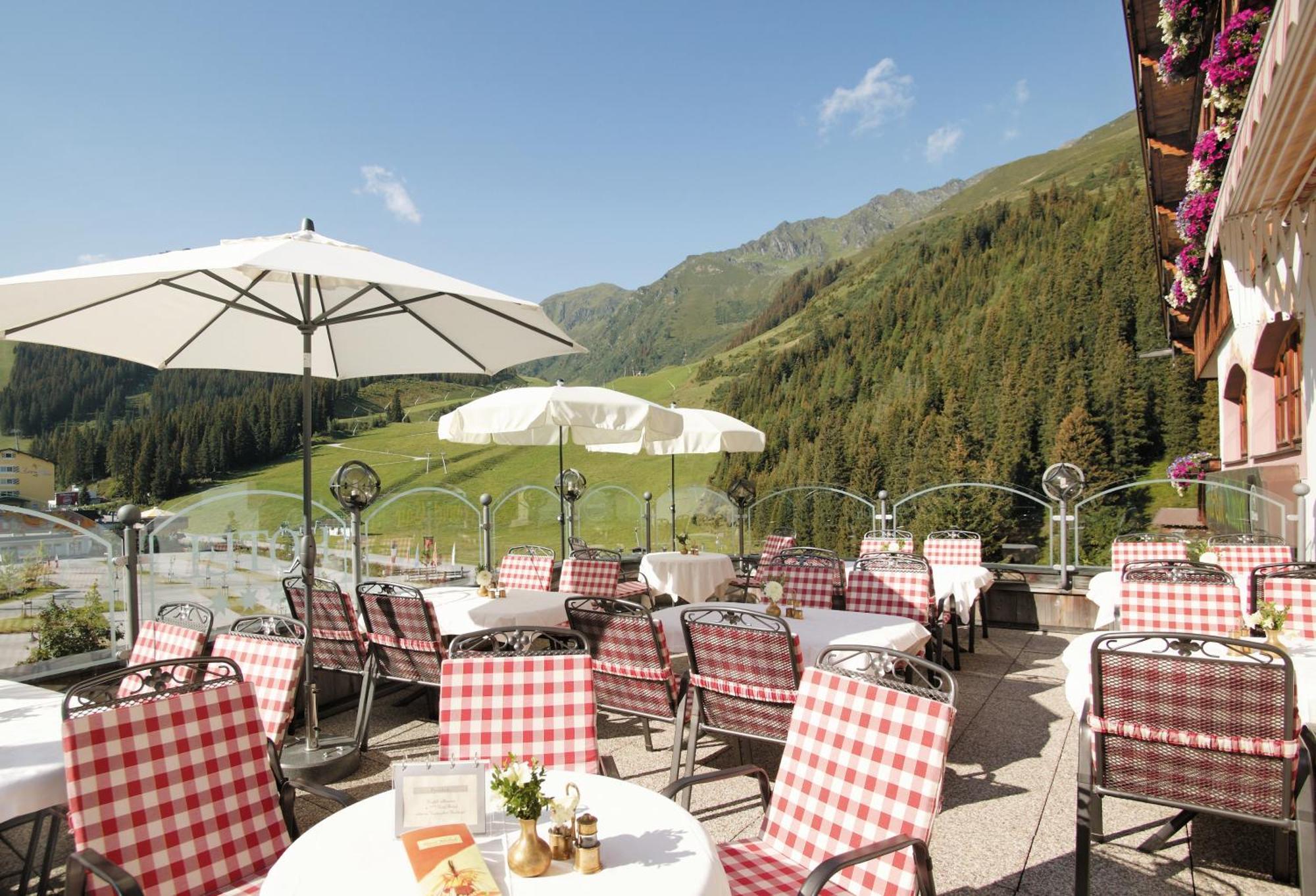 Hotel Almhof Hochfügen Eksteriør billede