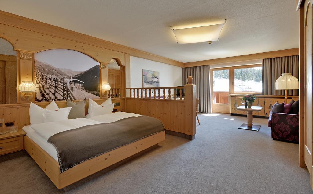 Hotel Almhof Hochfügen Eksteriør billede